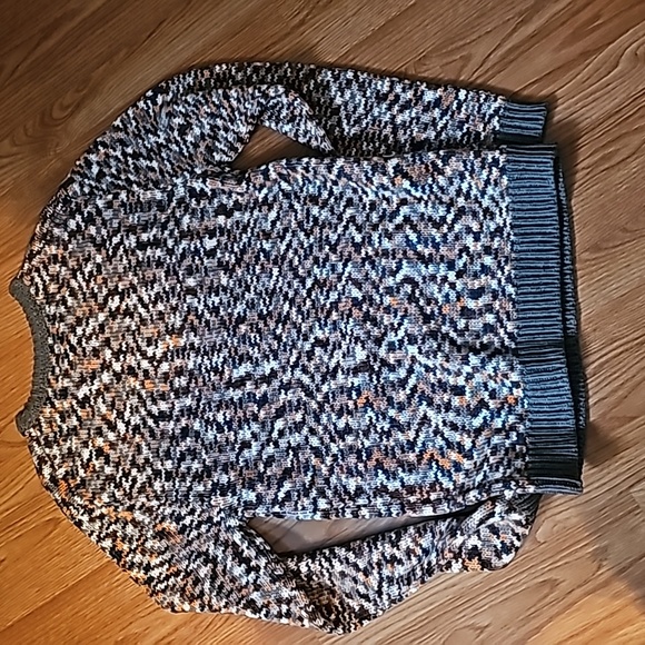 Sweaters - Picture 4 of 7